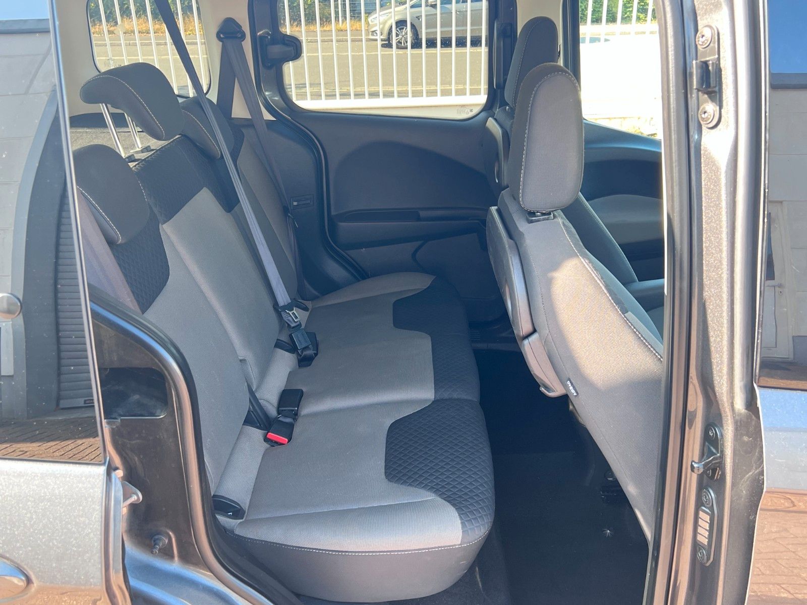 pirkite Lietuvoje Ford Tourneo Courier 1.5 Diesel | Cam Navi | 1.Hand | nuotrauka №23 | Unis.lt