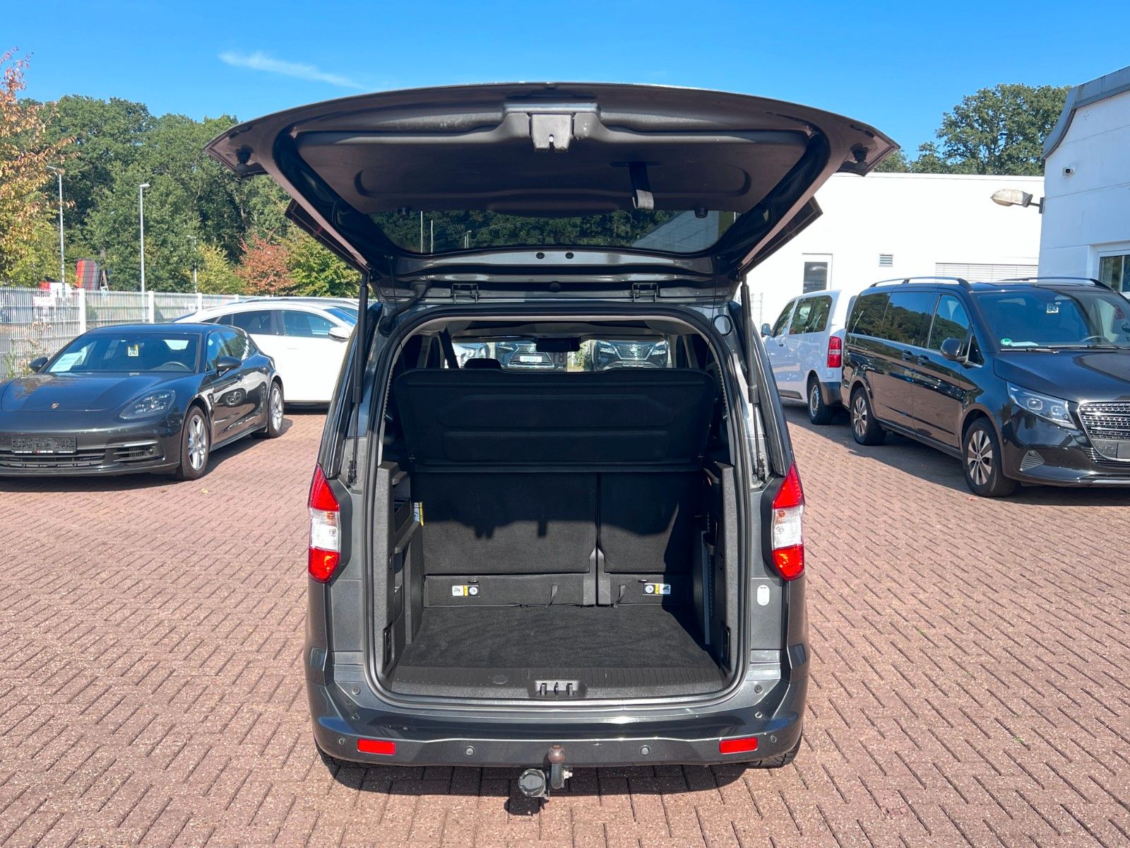 pirkite Lietuvoje Ford Tourneo Courier 1.5 Diesel | Cam Navi | 1.Hand | nuotrauka №27 | Unis.lt