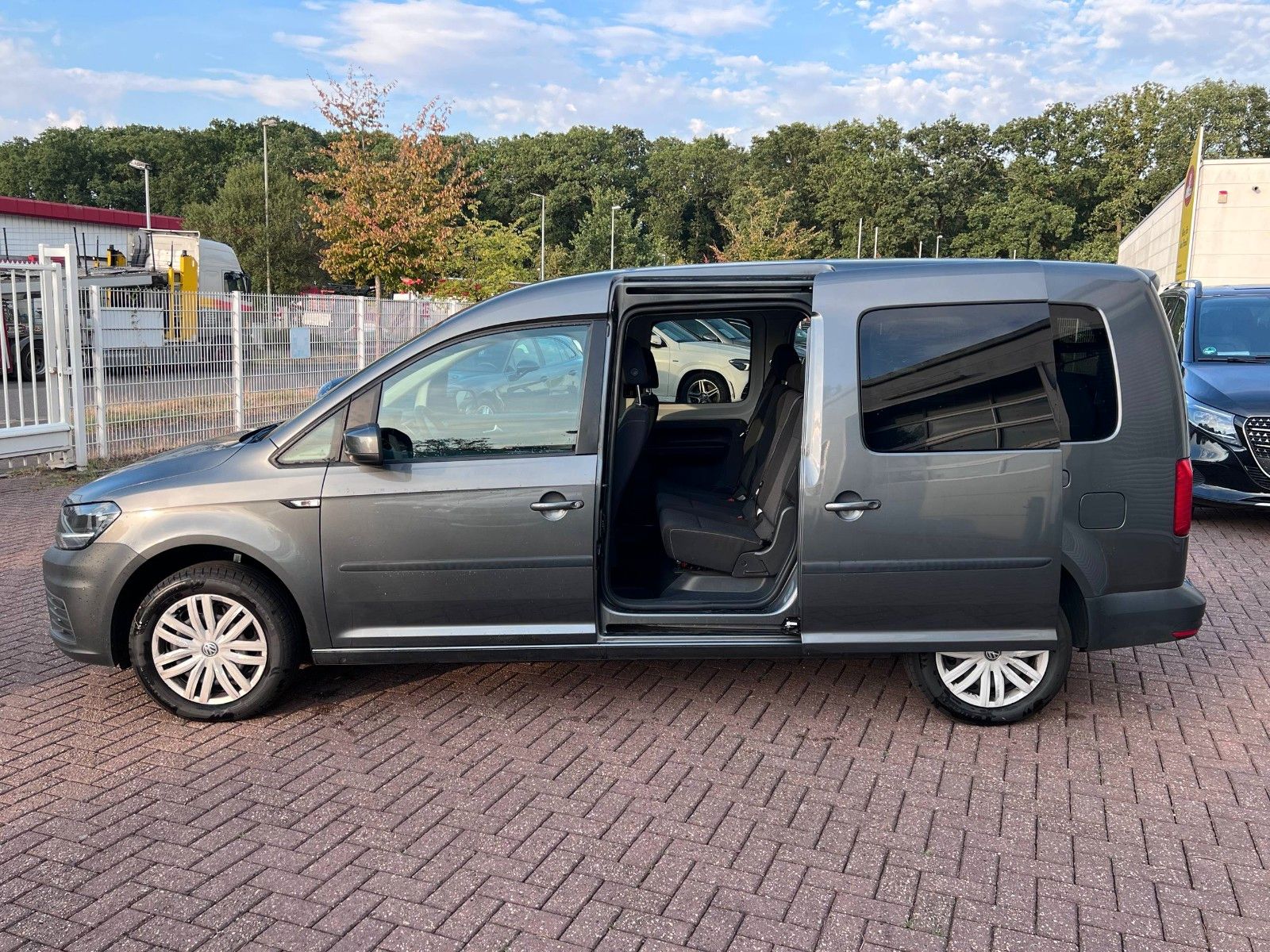Buy Volkswagen Caddy Maxi Behindertengerecht-Rampe Lithuania | img №15 | Unis.lt
