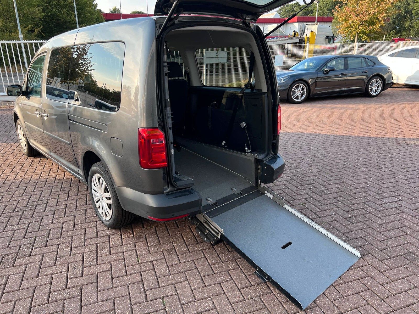 Buy Volkswagen Caddy Maxi Behindertengerecht-Rampe Lithuania | img №20 | Unis.lt