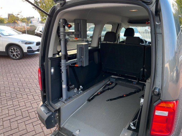 Buy Volkswagen Caddy Maxi Behindertengerecht-Rampe Lithuania | img №23 | Unis.lt