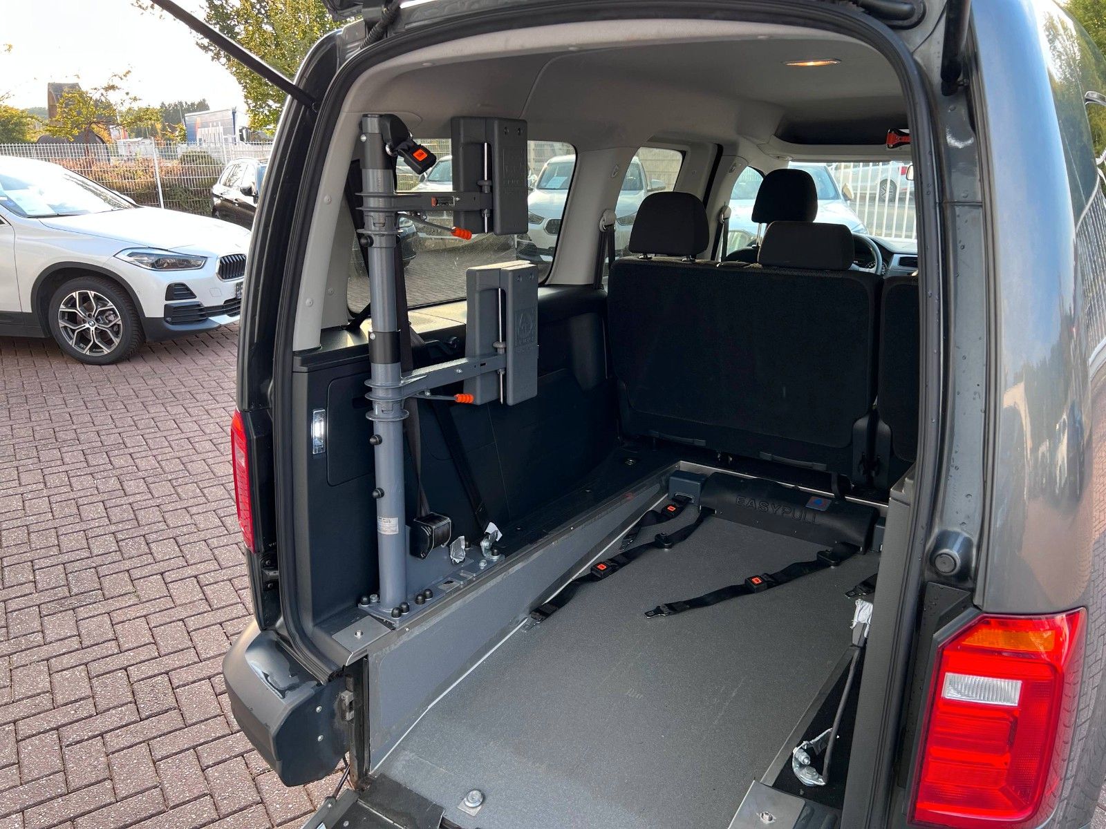 Buy Volkswagen Caddy Maxi Behindertengerecht-Rampe Lithuania | img №23 | Unis.lt