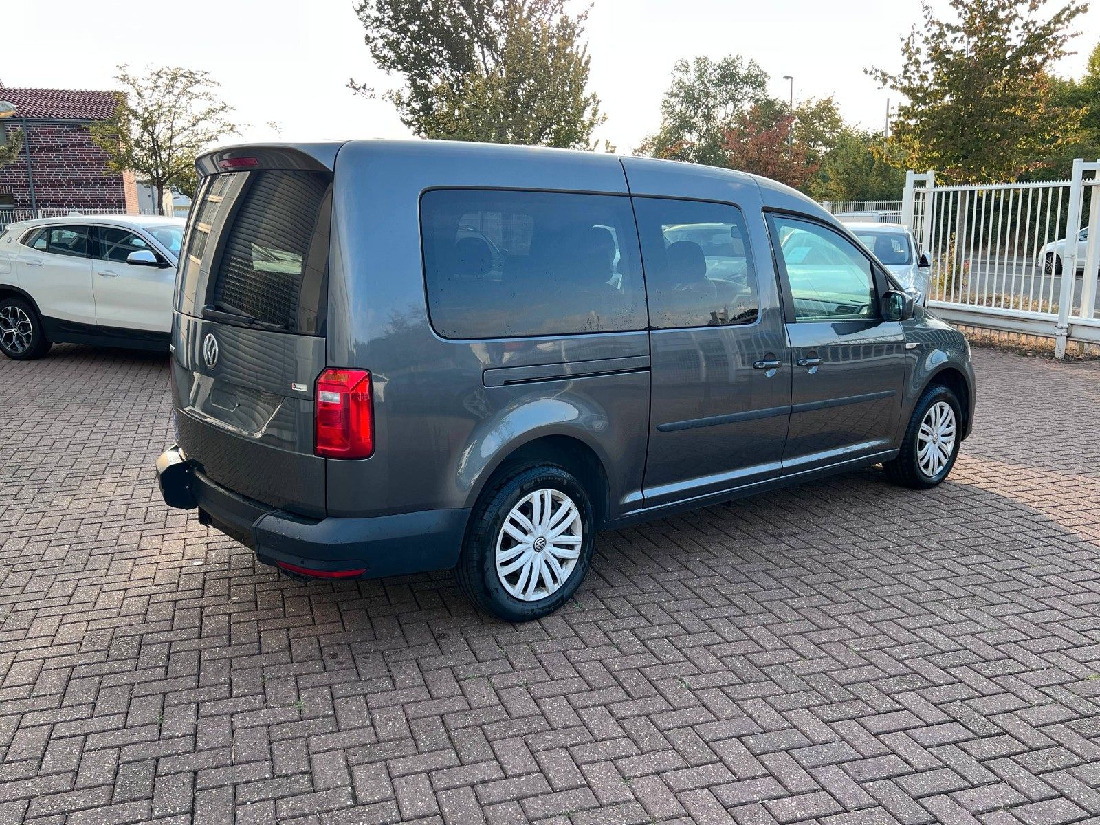 Buy Volkswagen Caddy Maxi Behindertengerecht-Rampe Lithuania | img №6 | Unis.lt