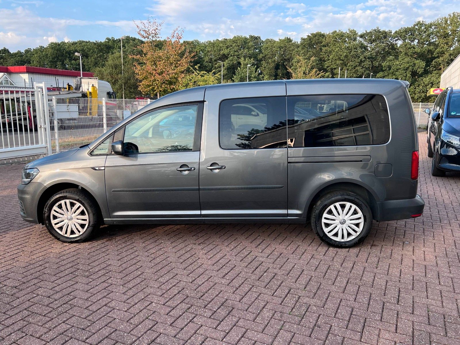 Buy Volkswagen Caddy Maxi Behindertengerecht-Rampe Lithuania | img №8 | Unis.lt