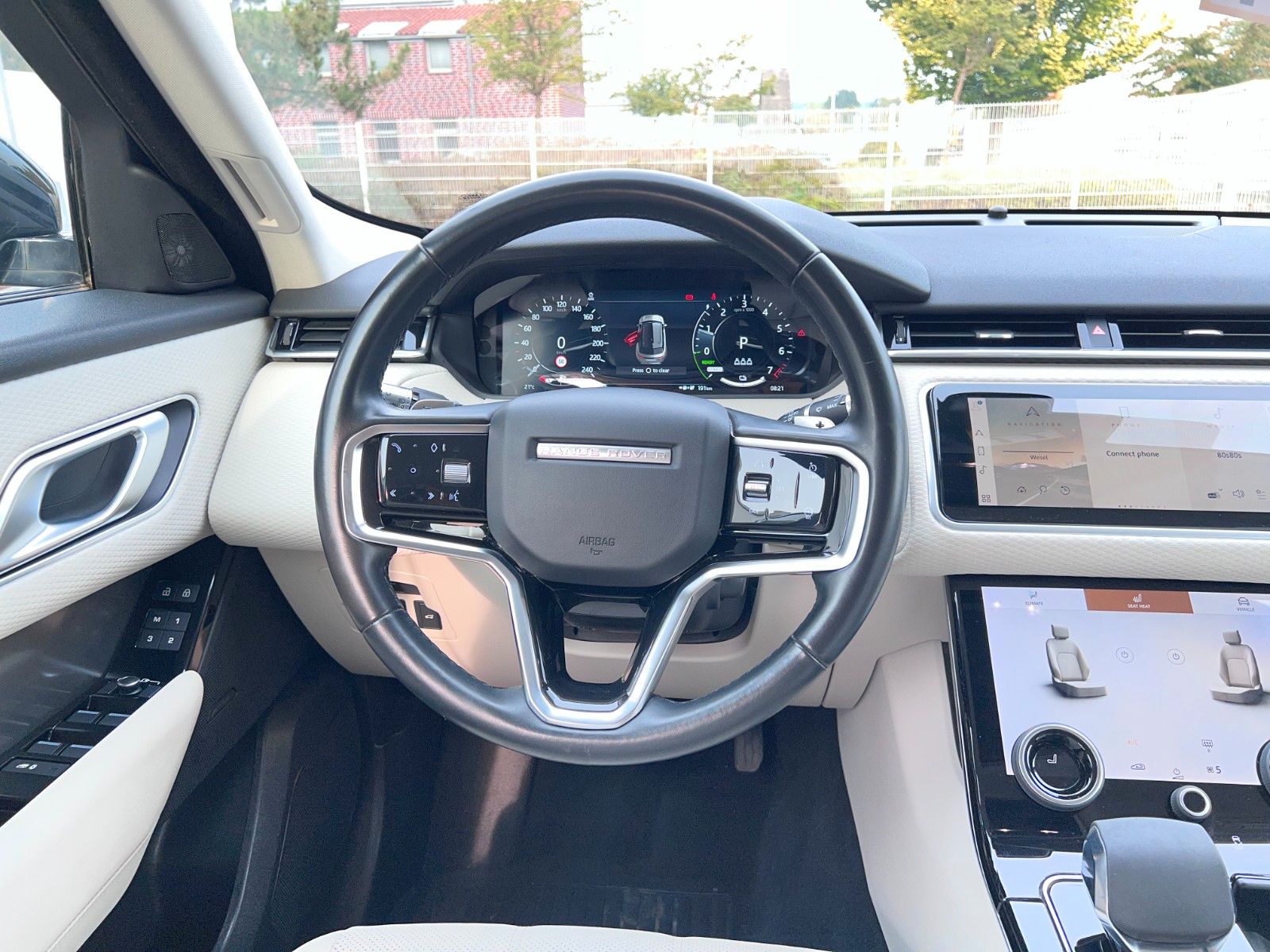 Buy Land Rover Range Rover Velar P400e | Plug-in | ACC | AWD Lithuania | img №12 | Unis.lt