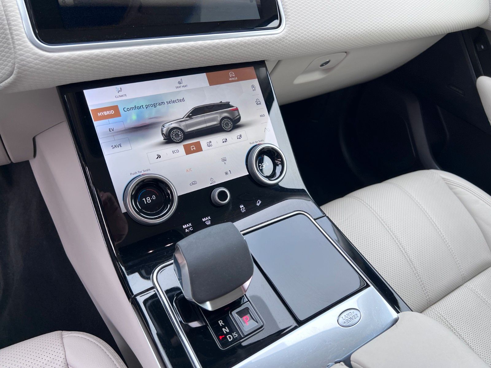 Buy Land Rover Range Rover Velar P400e | Plug-in | ACC | AWD Lithuania | img №20 | Unis.lt