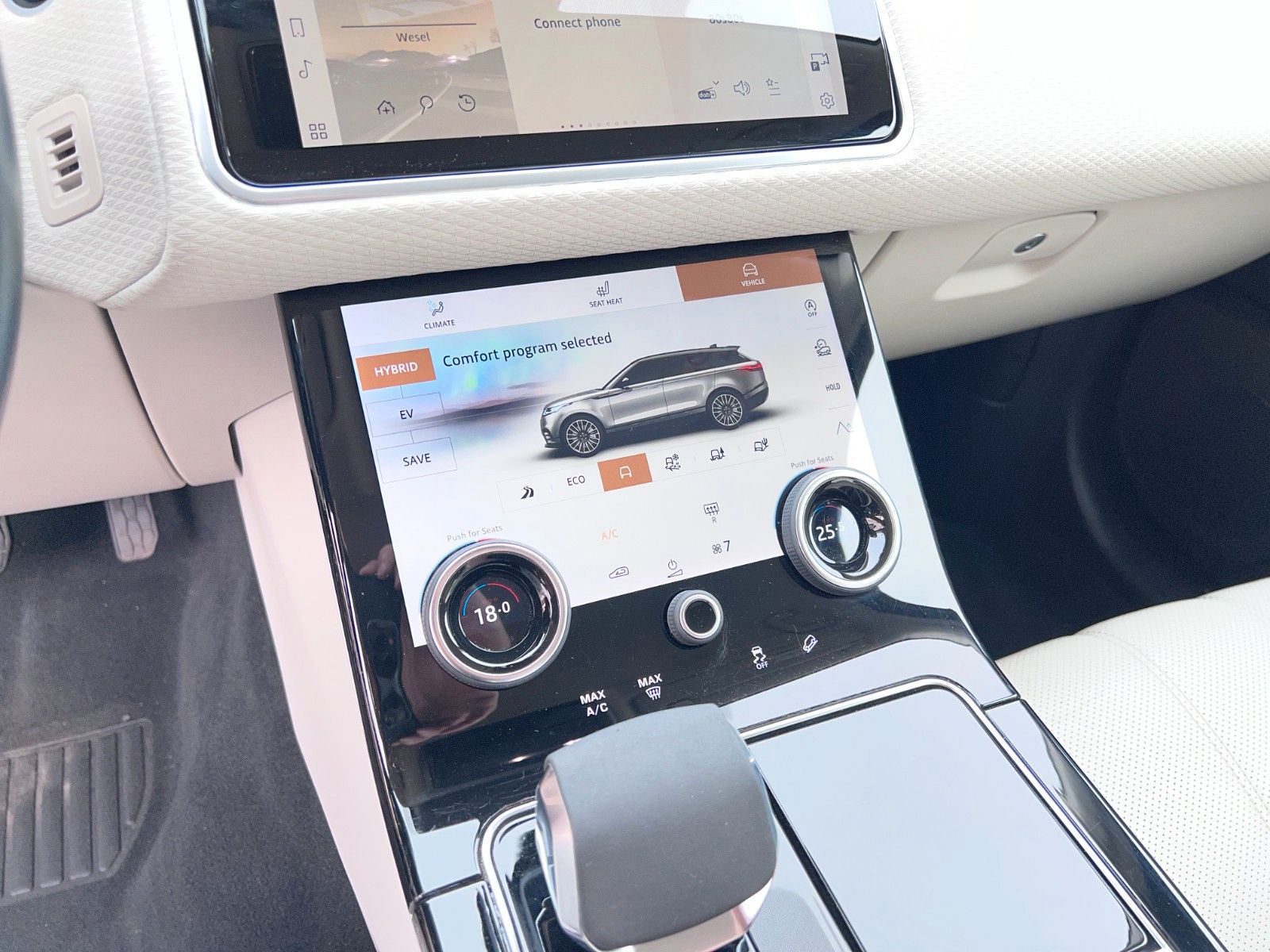 Buy Land Rover Range Rover Velar P400e | Plug-in | ACC | AWD Lithuania | img №25 | Unis.lt