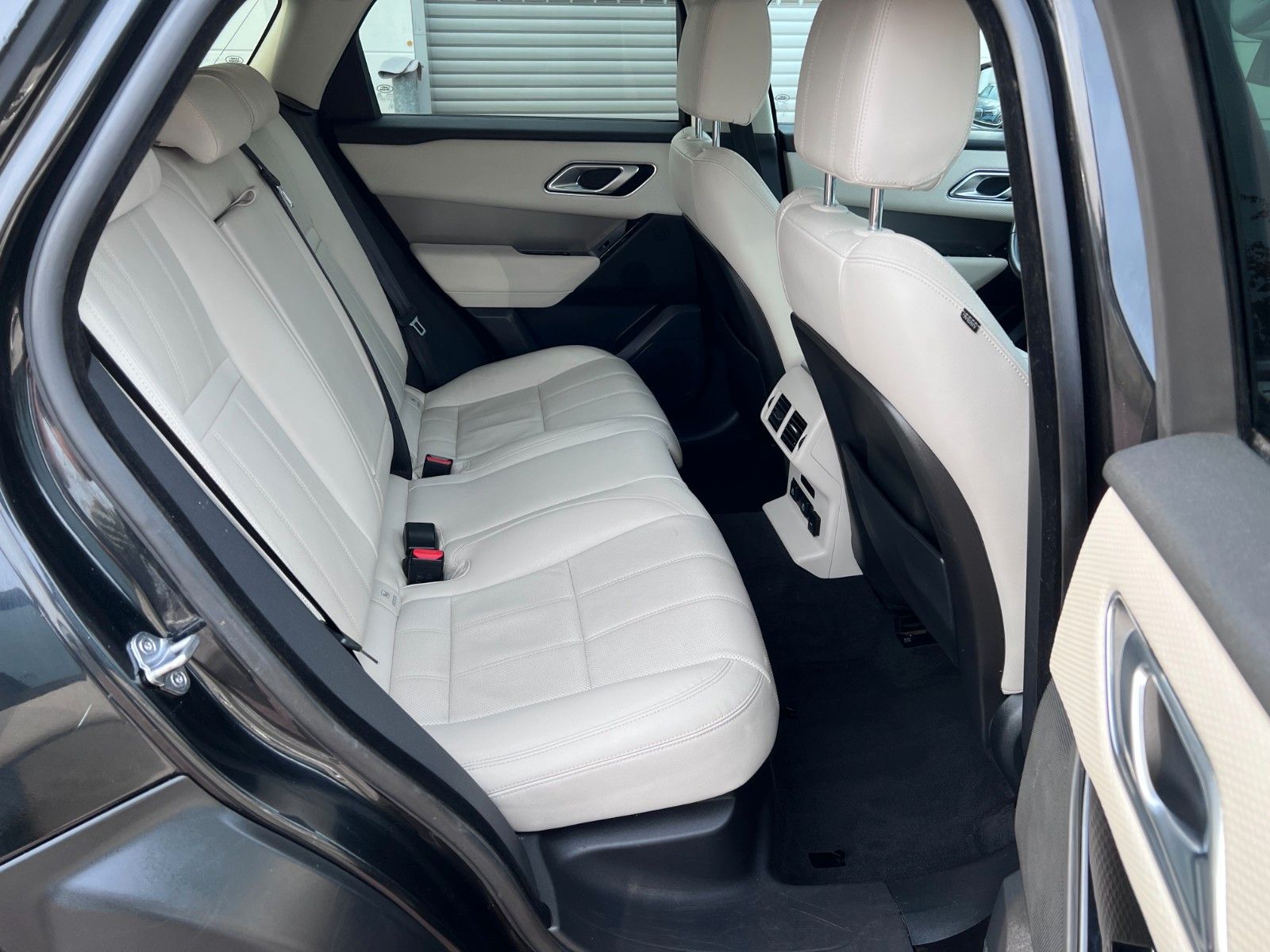 Buy Land Rover Range Rover Velar P400e | Plug-in | ACC | AWD Lithuania | img №38 | Unis.lt