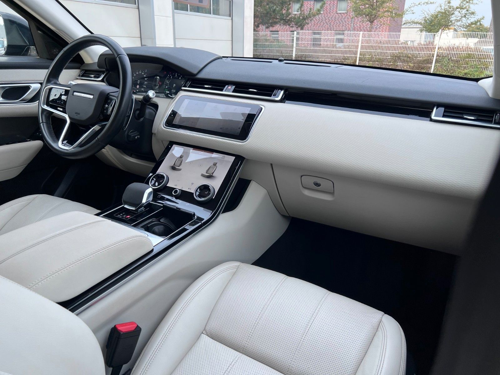 Buy Land Rover Range Rover Velar P400e | Plug-in | ACC | AWD Lithuania | img №41 | Unis.lt