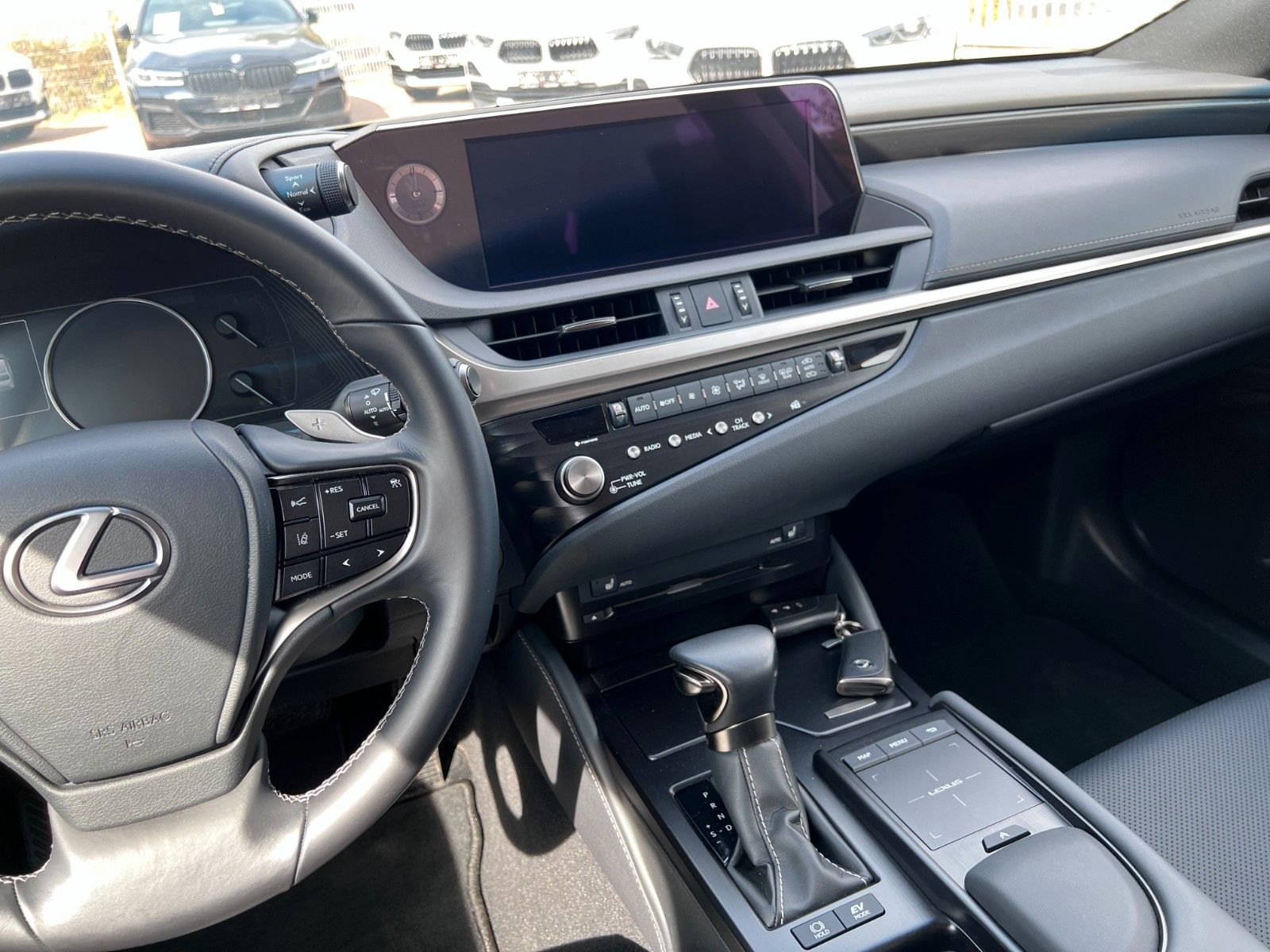 Купить Lexus 300H HEV EXPLORE LINE в Литве | фото №20 | Unis.lt