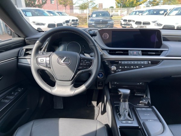 Buy Lexus ES 300h Hybrid Cam Navi Scheckheft 1.Hand Lithuania | img №13 | Unis.lt