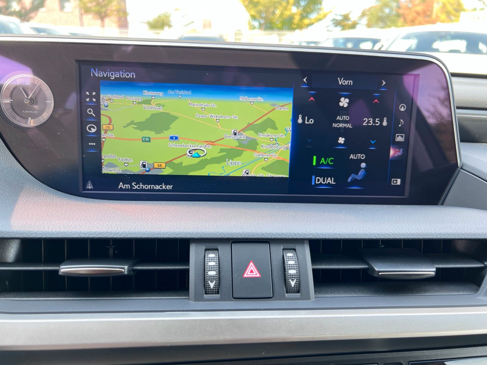 Buy Lexus ES 300h Hybrid Cam Navi Scheckheft 1.Hand Lithuania | img №23 | Unis.lt