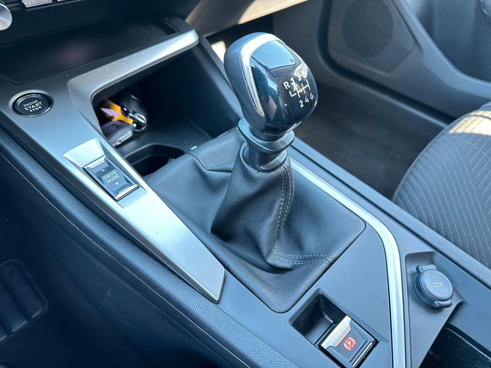 Купить Peugeot 308 SW Led Navi Scheckheft  1.Hand в Литве | фото №14 | Unis.lt