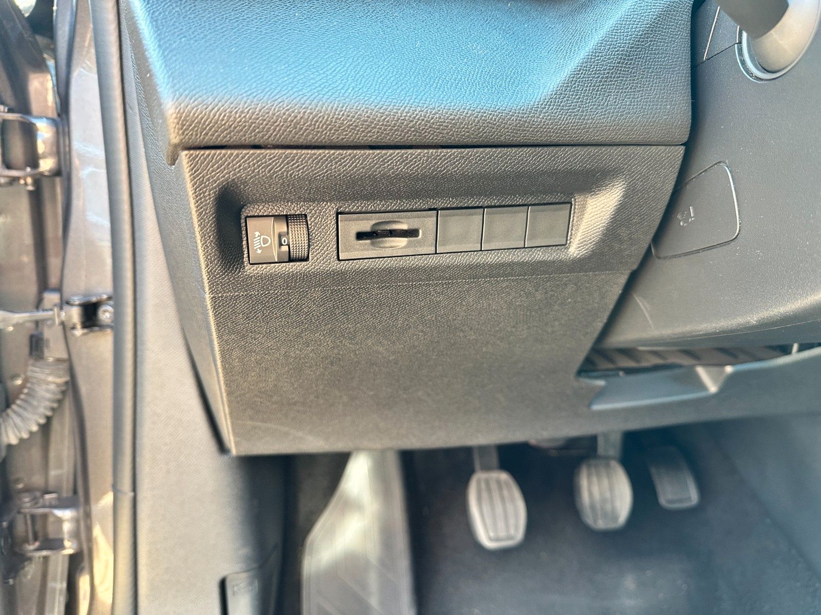 Купить Peugeot 308 SW Led Navi Scheckheft  1.Hand в Литве | фото №26 | Unis.lt