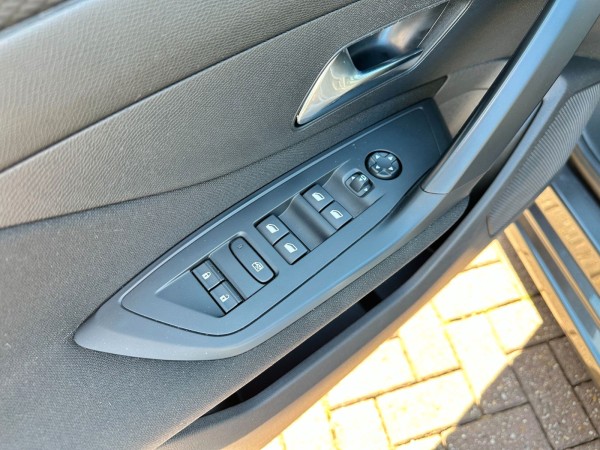 Купить Peugeot 308 SW Led Navi Scheckheft  1.Hand в Литве | фото №27 | Unis.lt