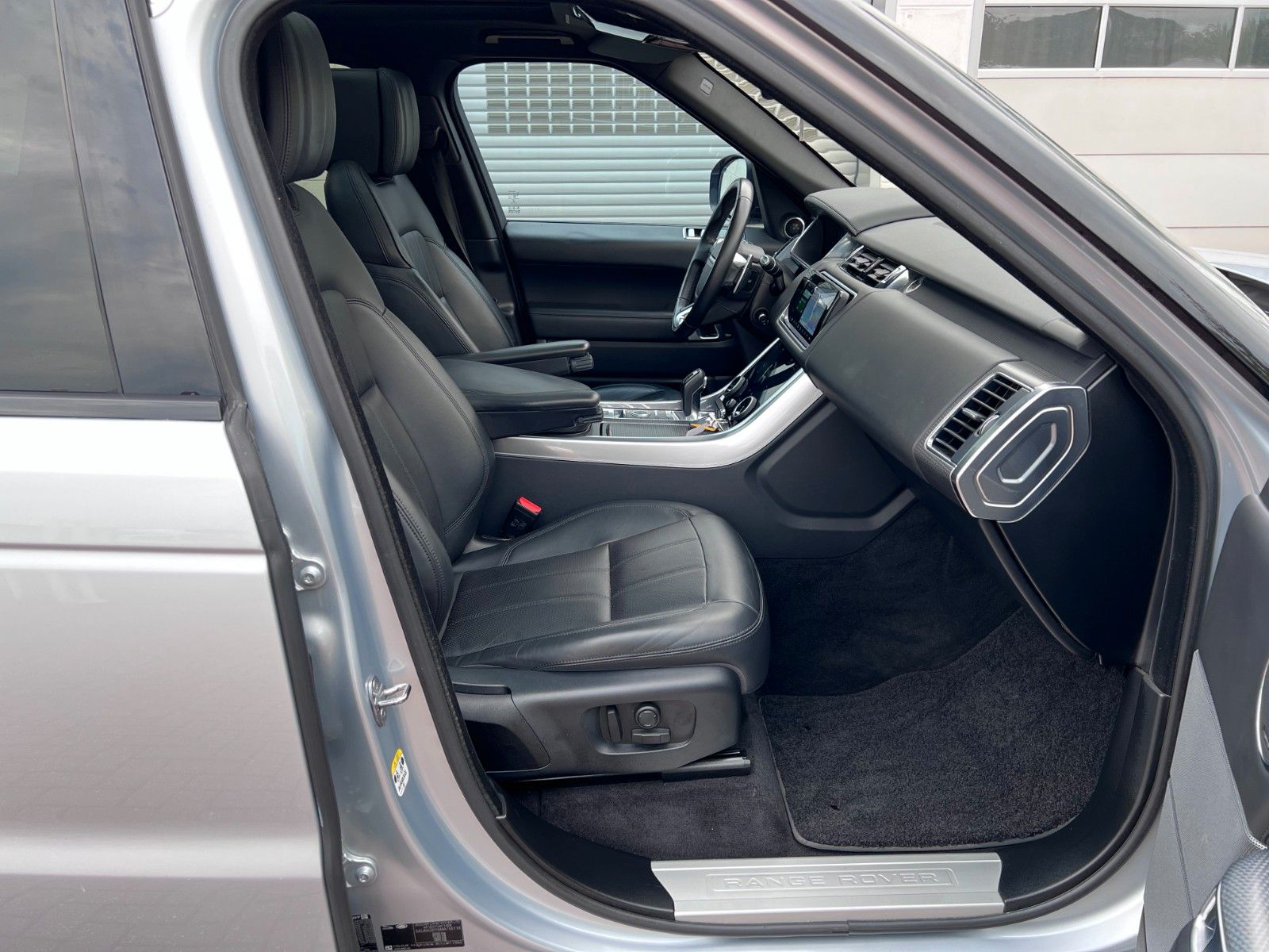 Купить Land Rover Range Rover Sport HSE Dynamic Hybrid в Литве | фото №30 | Unis.lt