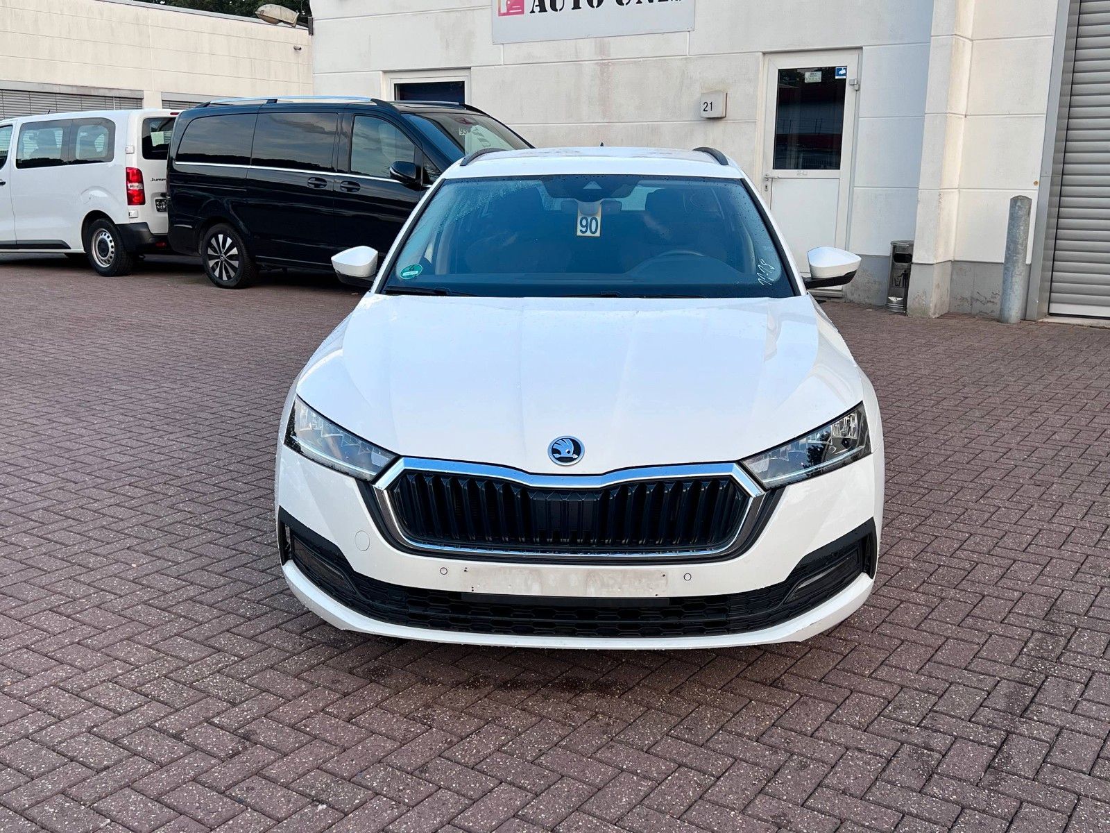 Buy Skoda Octavia CNG Combi Navi Massage | 1.Hand Lithuania | img №2 | Unis.lt