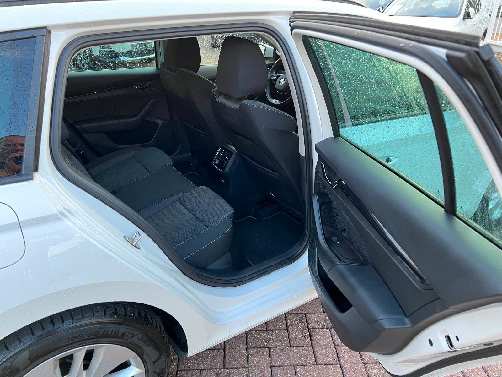 Buy Skoda Octavia CNG Combi Navi Massage | 1.Hand Lithuania | img №19 | Unis.lt