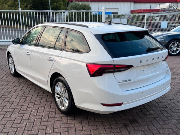 Buy Skoda Octavia CNG Combi Navi Massage | 1.Hand Lithuania | img №4 | Unis.lt
