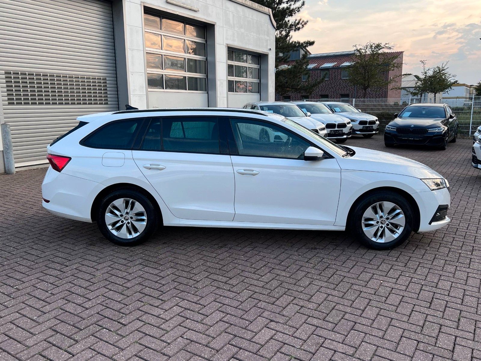 Buy Skoda Octavia CNG Combi Navi Massage | 1.Hand Lithuania | img №7 | Unis.lt
