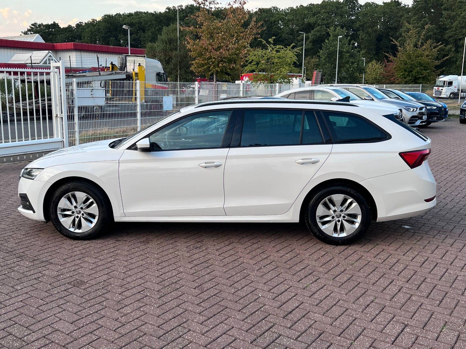 Buy Skoda Octavia CNG Combi Navi Massage | 1.Hand Lithuania | img №8 | Unis.lt