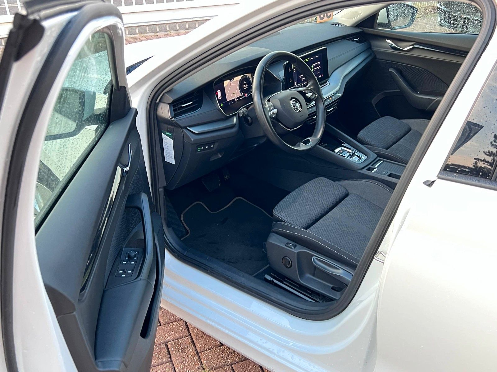 Buy Skoda Octavia CNG Combi Navi Massage | 1.Hand Lithuania | img №9 | Unis.lt