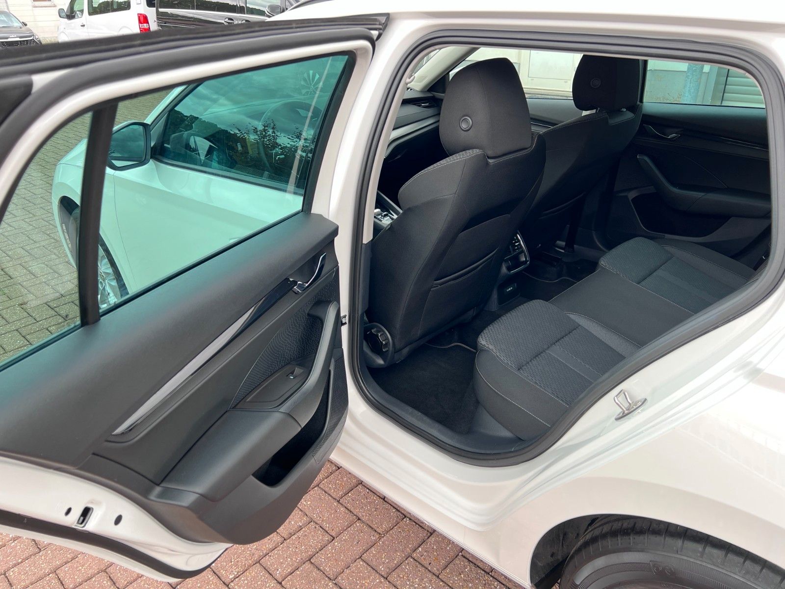 Купить Skoda Octavia CNG G-TEC Combi Navi Massage | 1.Hand в Литве | фото №25 | Unis.lt