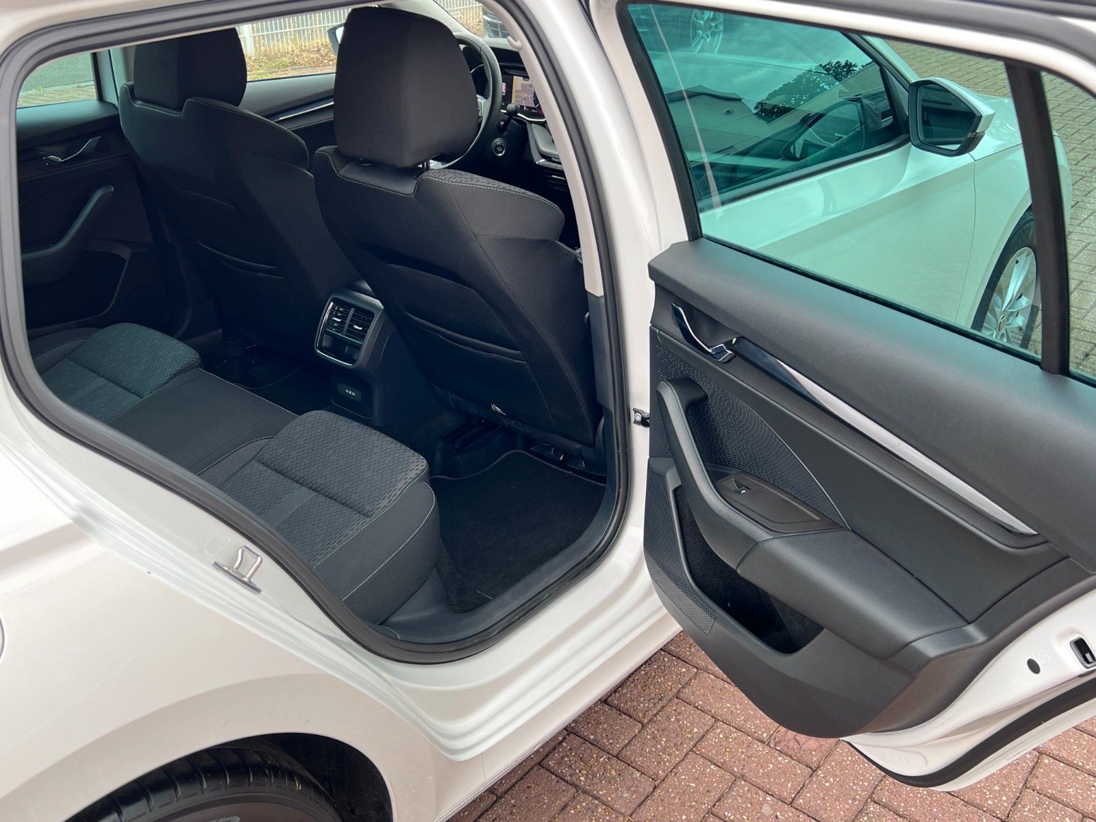Купить Skoda Octavia CNG G-TEC Combi Navi Massage | 1.Hand в Литве | фото №27 | Unis.lt