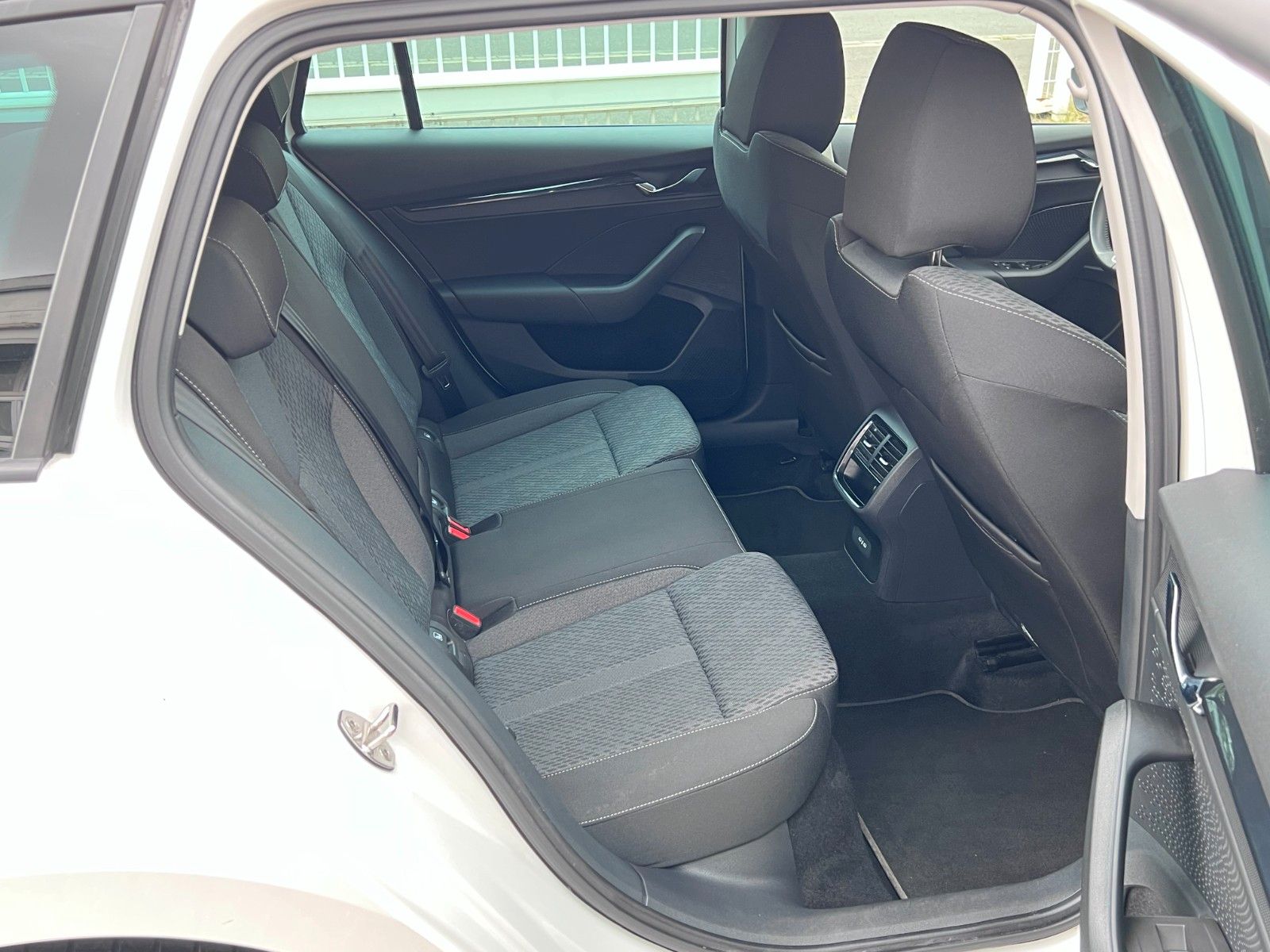 Купить Skoda Octavia CNG G-TEC Combi Navi Massage | 1.Hand в Литве | фото №28 | Unis.lt