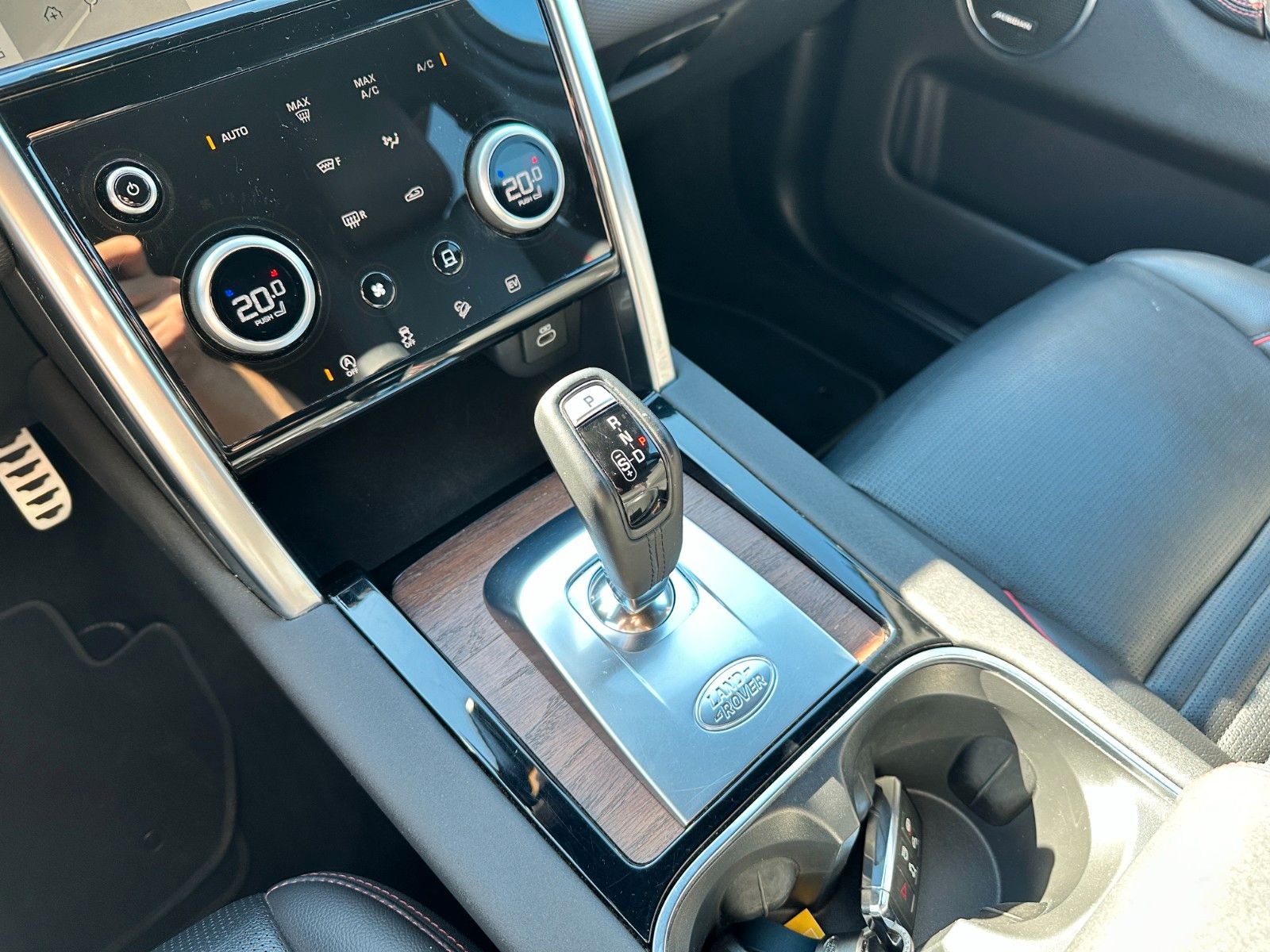 pirkite Lietuvoje Land Rover Discovery Sport R-Dynamic AWD Plug-in Pano | nuotrauka №15 | Unis.lt