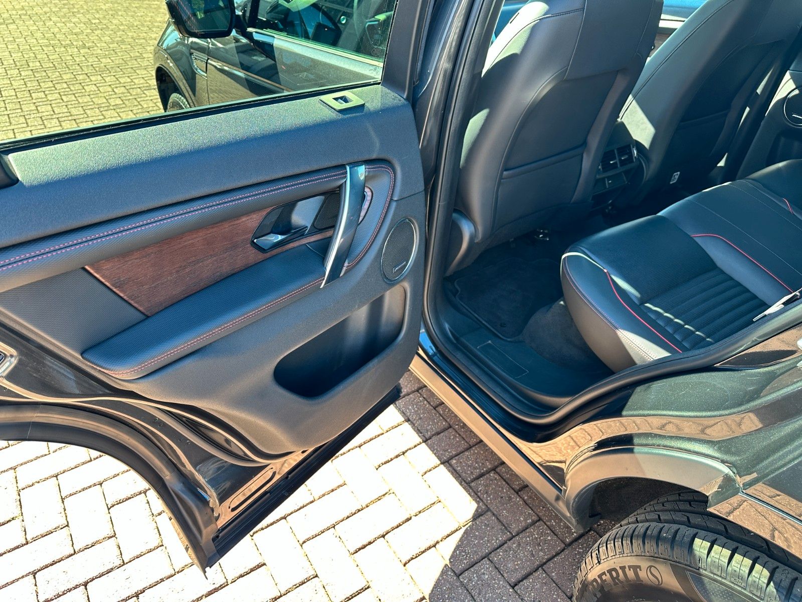 pirkite Lietuvoje Land Rover Discovery Sport R-Dynamic AWD Plug-in Pano | nuotrauka №18 | Unis.lt