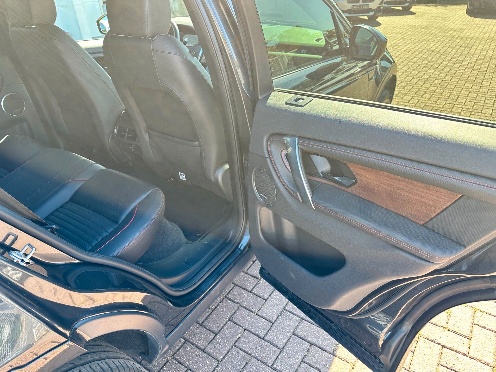 pirkite Lietuvoje Land Rover Discovery Sport R-Dynamic AWD Plug-in Pano | nuotrauka №20 | Unis.lt