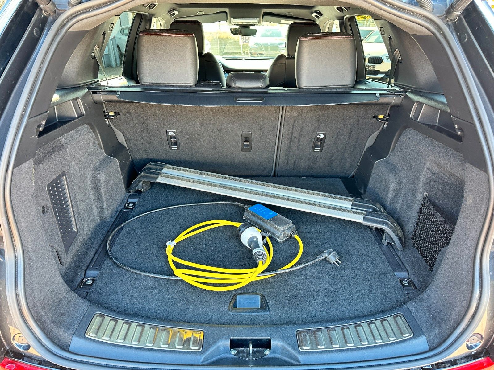 pirkite Lietuvoje Land Rover Discovery Sport R-Dynamic AWD Plug-in Pano | nuotrauka №26 | Unis.lt