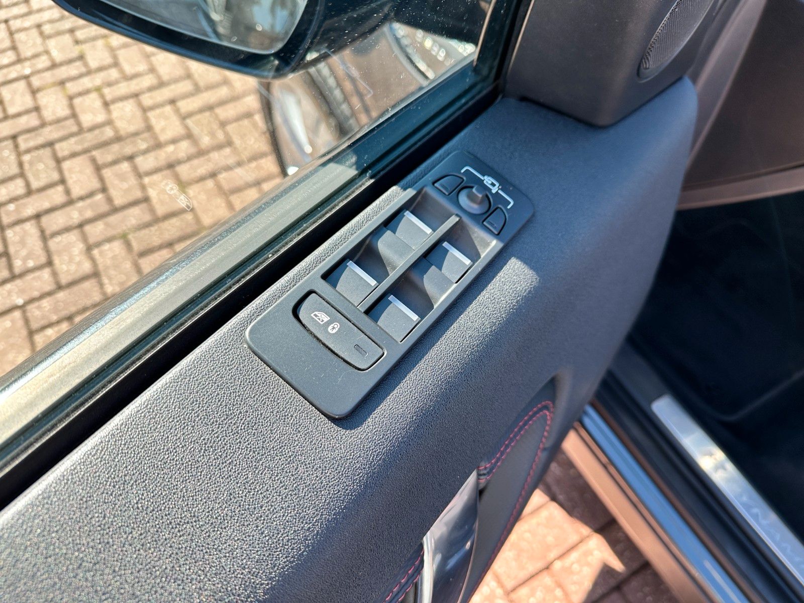 pirkite Lietuvoje Land Rover Discovery Sport R-Dynamic AWD Plug-in Pano | nuotrauka №33 | Unis.lt