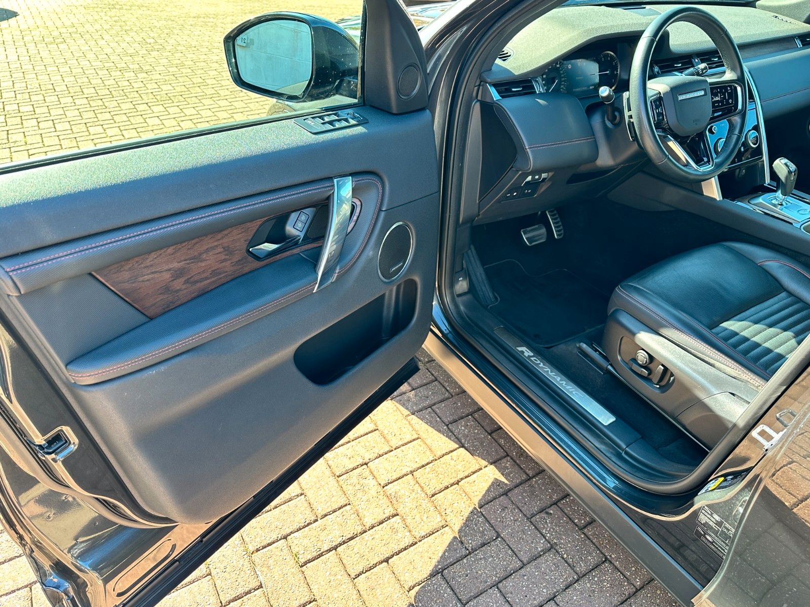 pirkite Lietuvoje Land Rover Discovery Sport R-Dynamic AWD Plug-in Pano | nuotrauka №9 | Unis.lt