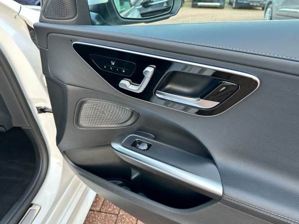 pirkite Lietuvoje Mercedes-Benz C 200 d AMG DIGITAL LIGHT, HUD, 360°, KEYLESS-GO | nuotrauka №31 | Unis.lt